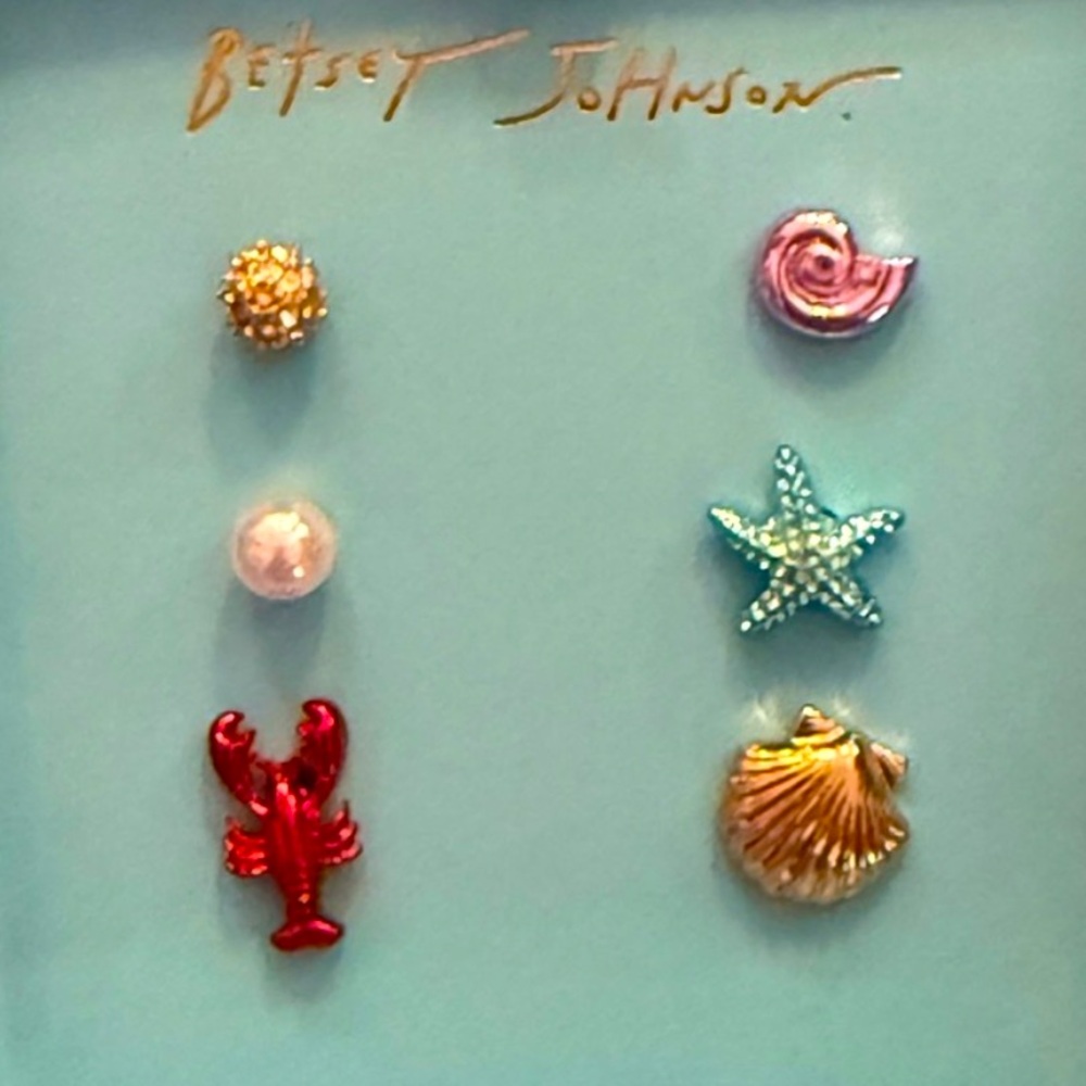 Betsey Johnson
Mermaid Jewels Lobster & Seashell Stud Earring Set - Picture 5 of 8